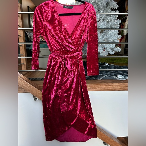 Sexy, velvet faux wrap dress with sleeves! - Picture 1 of 6
